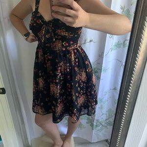 Midi vintage style dress. SZ 5. Back cutout.